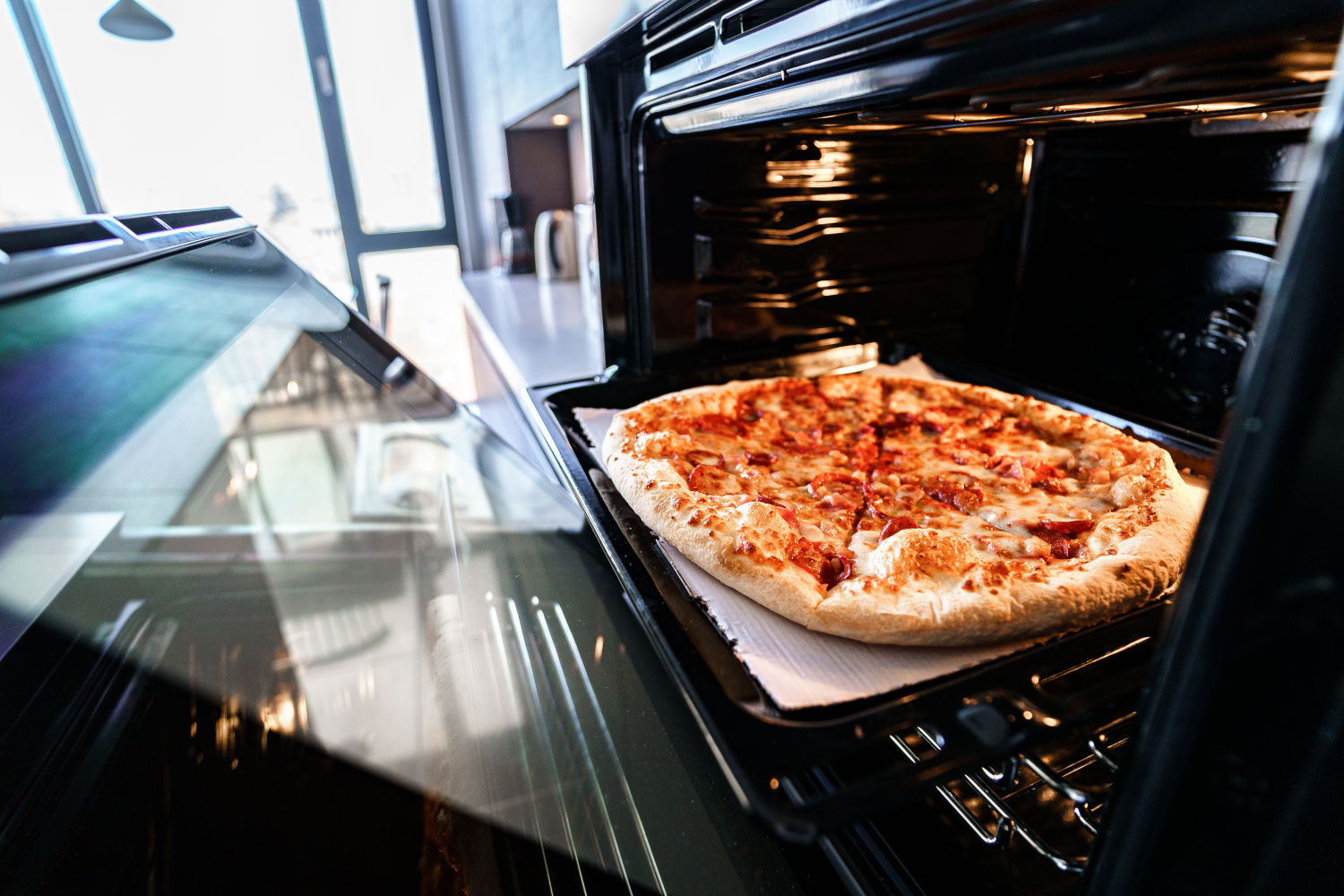 How to Make Homemade Pizza: The Complete Beginner's Guide to Making Seriously Good Pizza at Home